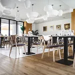 Poeme Retreat Mamaia