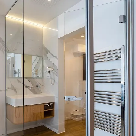 Poeme Retreat Mamaia