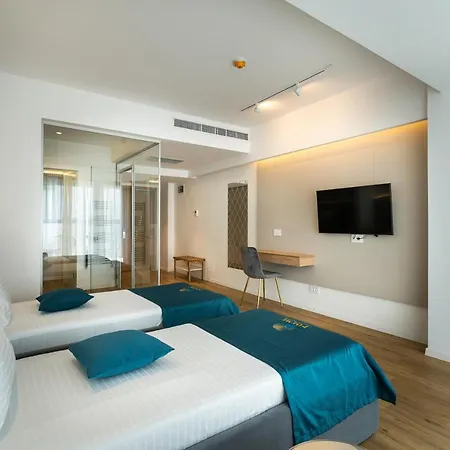 Poeme Retreat Mamaia
