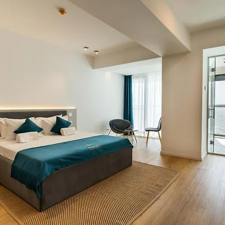 Poeme Retreat Mamaia