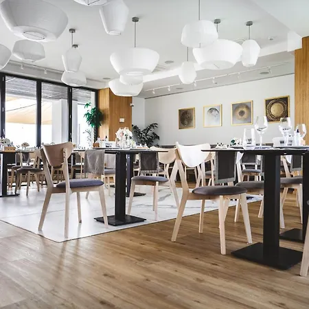 Poeme Retreat Mamaia