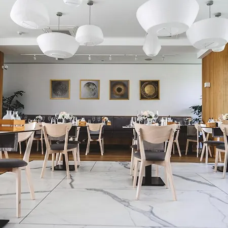 Poeme Retreat Mamaia